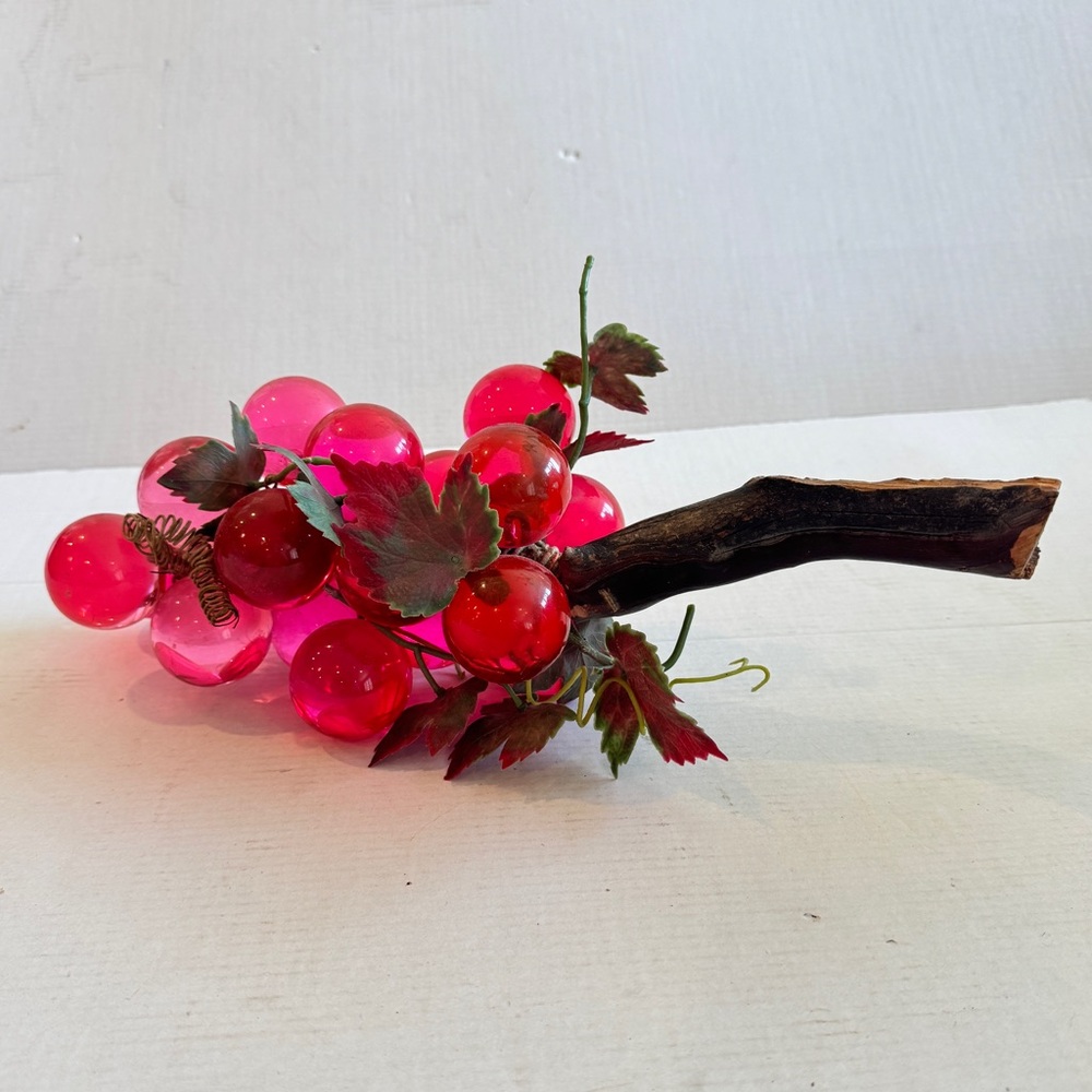Vintage 14” Mid Century Modern Decorative Lucite Grape Cluster Magenta Pink - Picture 14 of 17